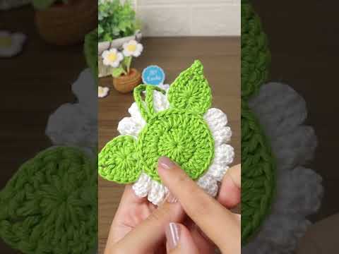 Chaveiro de crochê Flor Margarida com passo a passo completo no canal da Linhas Corrente